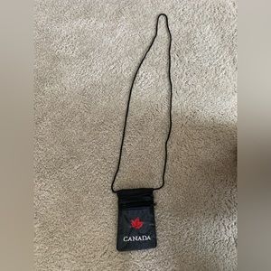 Canada Pouch